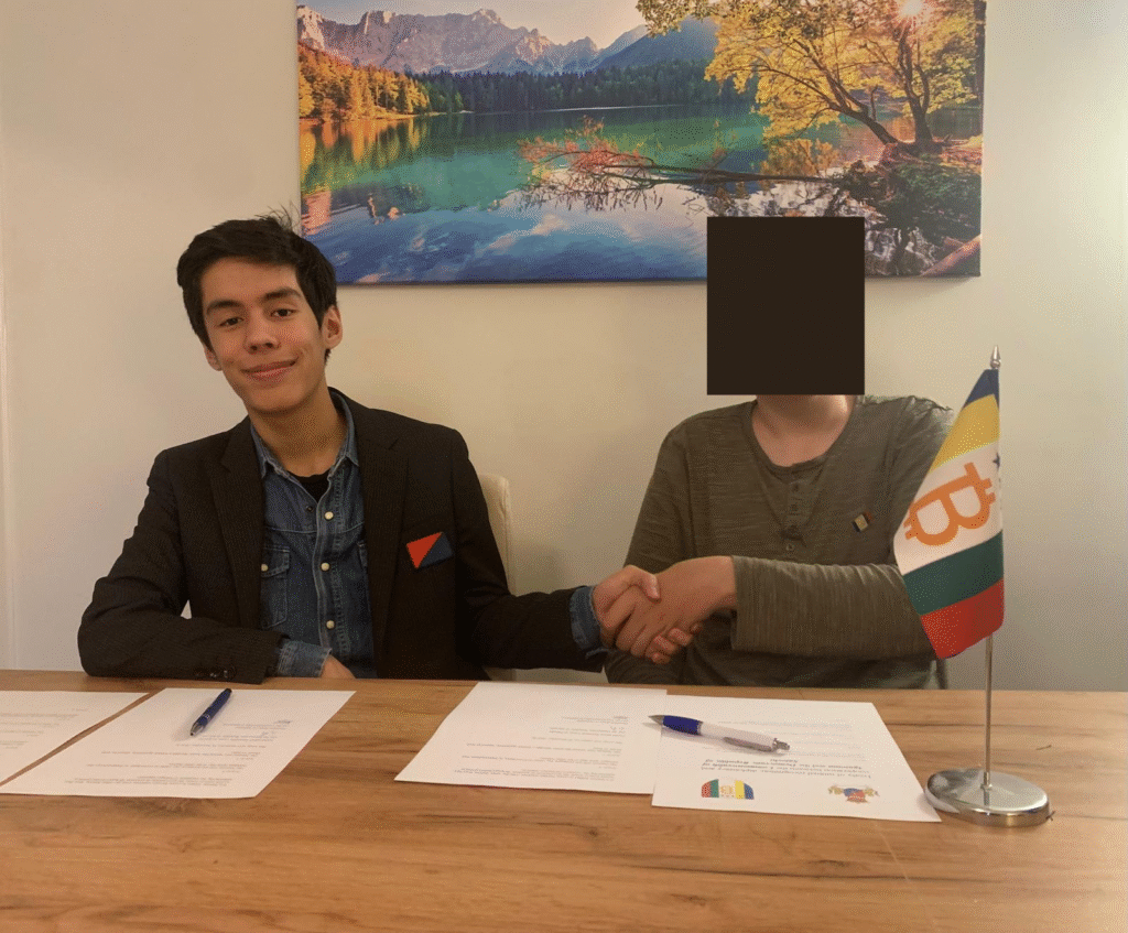 On the left, the President of Agatonia and on the right, the Grand Miner President of Satoshi.